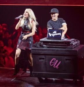 dj vinom and carrie underwood dj vinom and carrie underwood on stage cry pretty tour